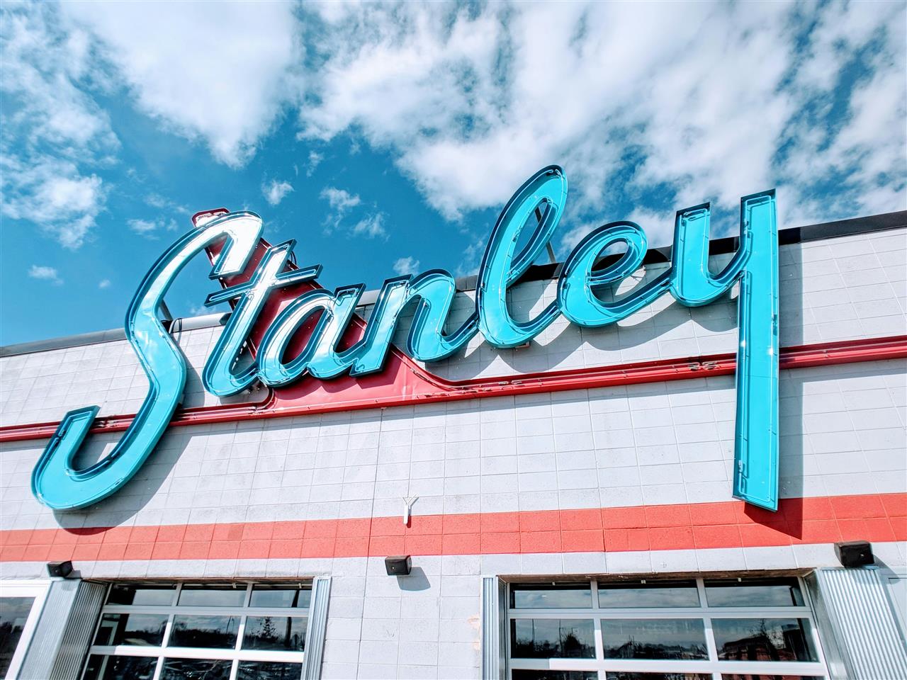 Amstrup Skilte: Udendørs skilte der øger synligheden